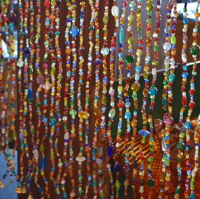 Glaskralengordijn Oosters (gekleurde Glaskralen) 1 Glaskralengordijn Oosters (gekleurde Glaskralen)